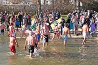 Velden Neujahrschwimmen im Casino Bad 44   Hermann Sobe